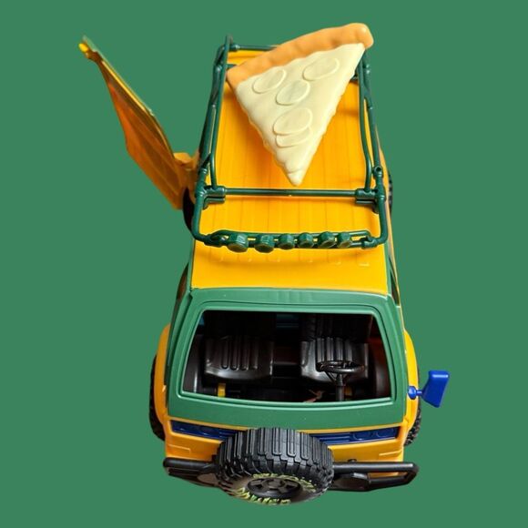 Teenage Mutant Ninja Turtles Mutant Mayhem Pizza Fire Delivery Van - Picture 8 of 9